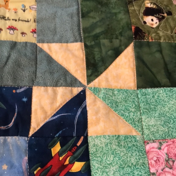 Child’s snuggle quilt - Picture 5 of 12